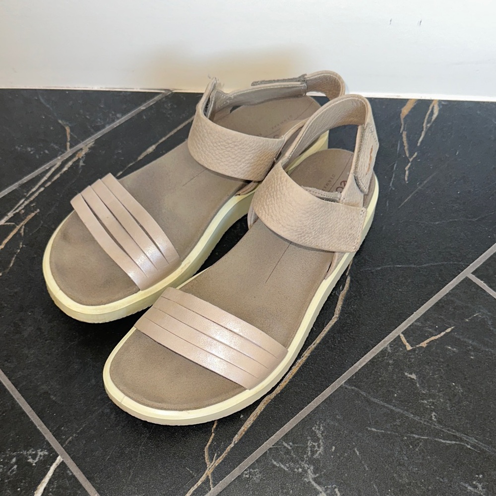 Ecco Women's Sandals in Taupe and Cream
